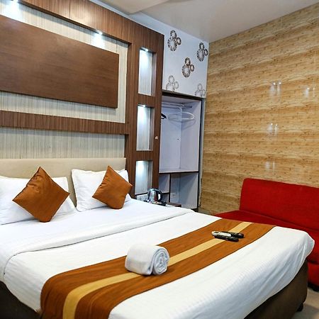 Hotel Diamond Suites Колката Екстериор снимка