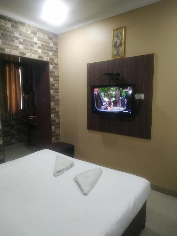 Hotel Diamond Suites Колката Екстериор снимка