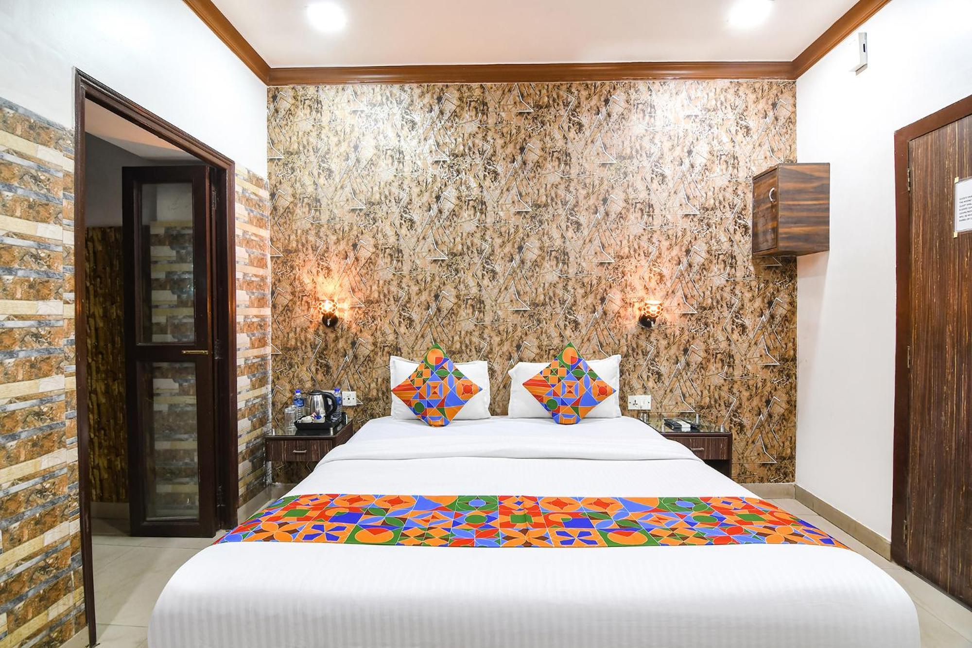 Hotel Diamond Suites Колката Екстериор снимка