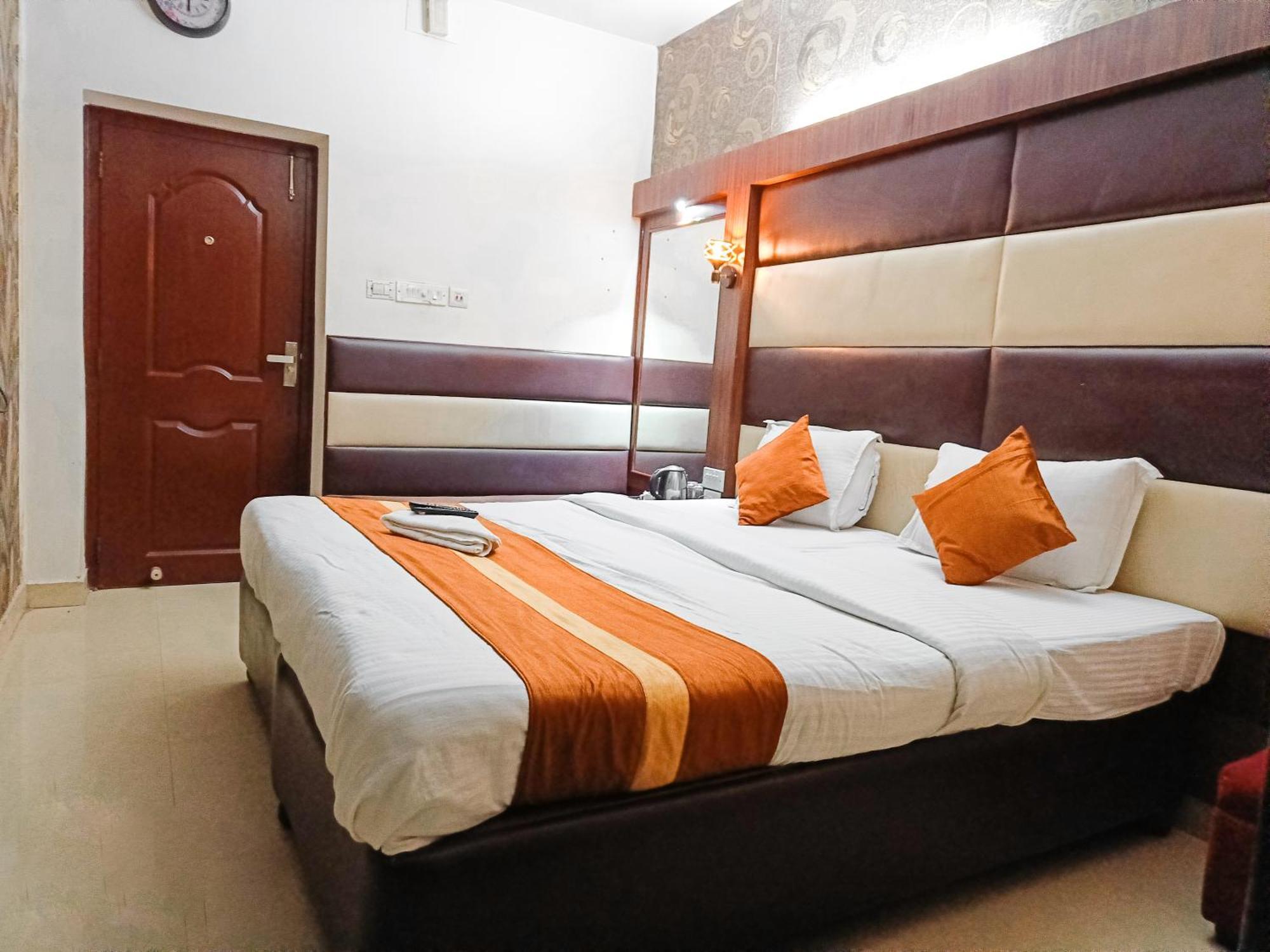 Hotel Diamond Suites Колката Екстериор снимка