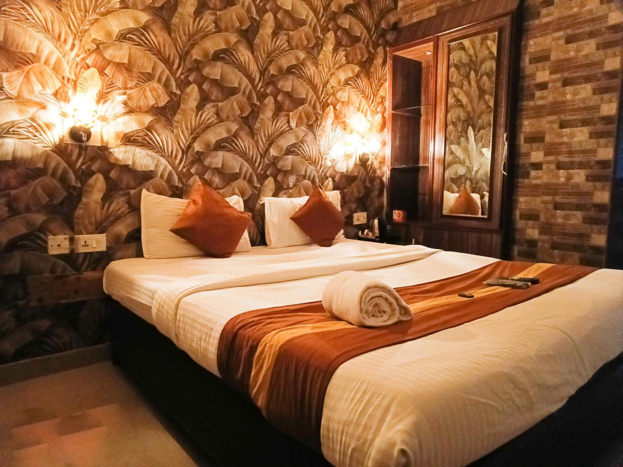 Hotel Diamond Suites Колката Екстериор снимка