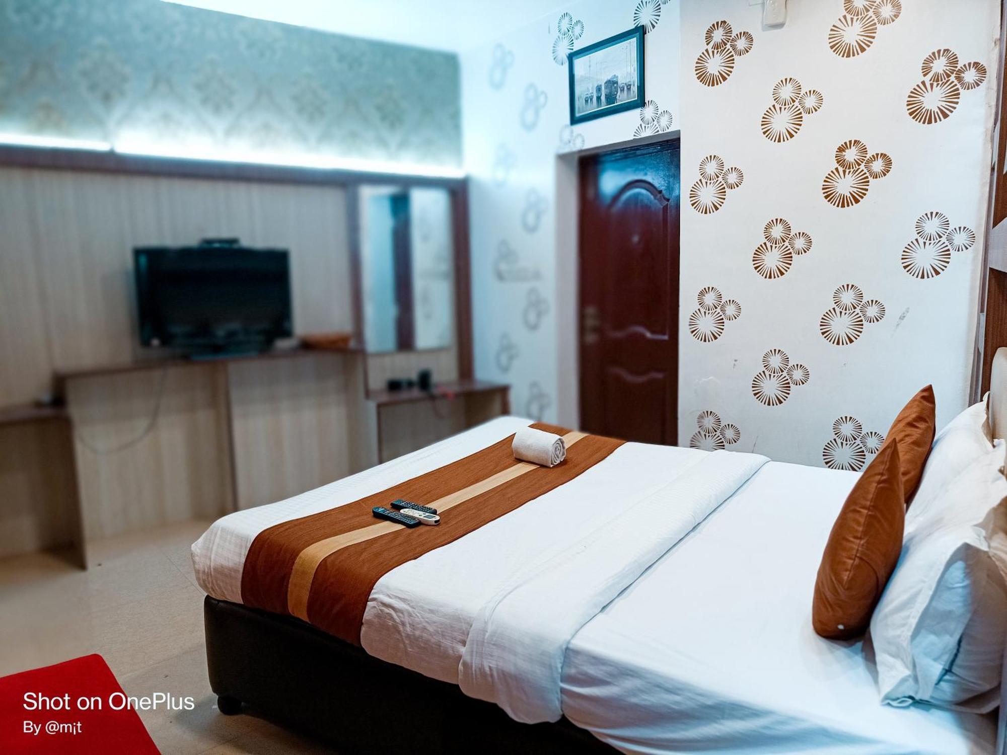 Hotel Diamond Suites Колката Екстериор снимка