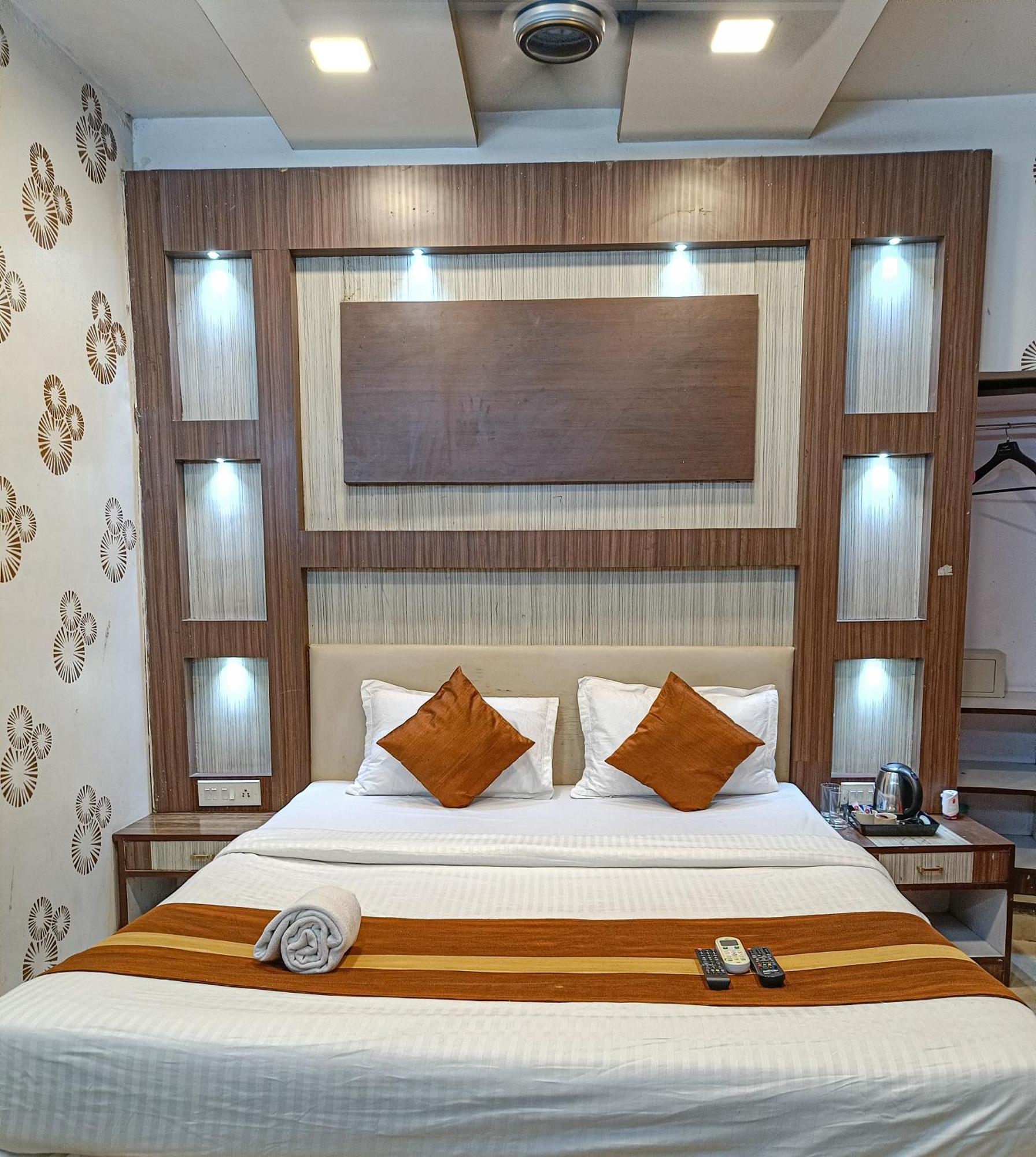 Hotel Diamond Suites Колката Екстериор снимка