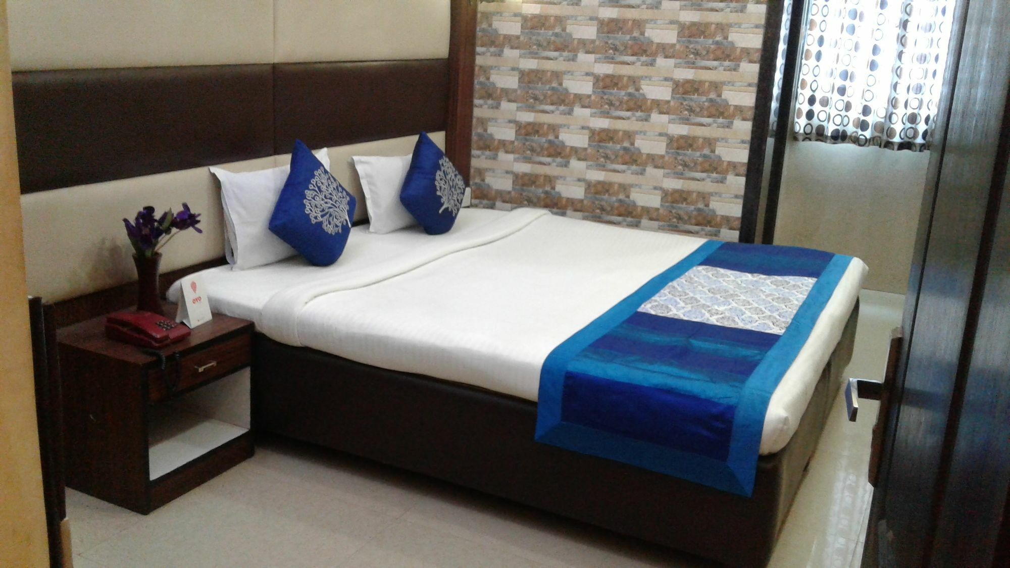 Hotel Diamond Suites Колката Екстериор снимка